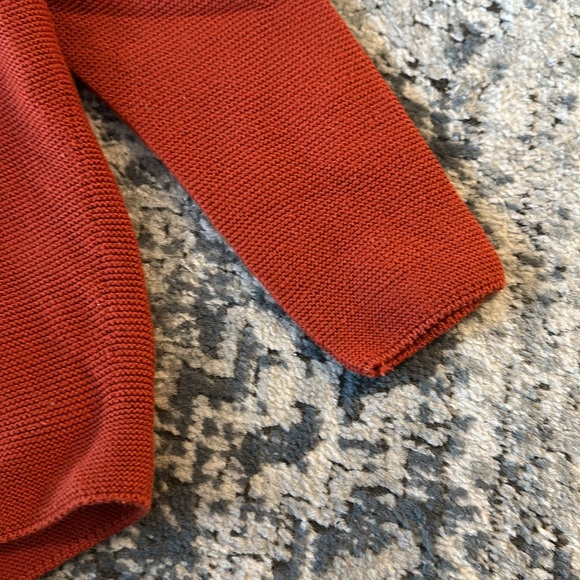 Uniqlo V-Neck Sweater Brick Color - Picture 5 of 5